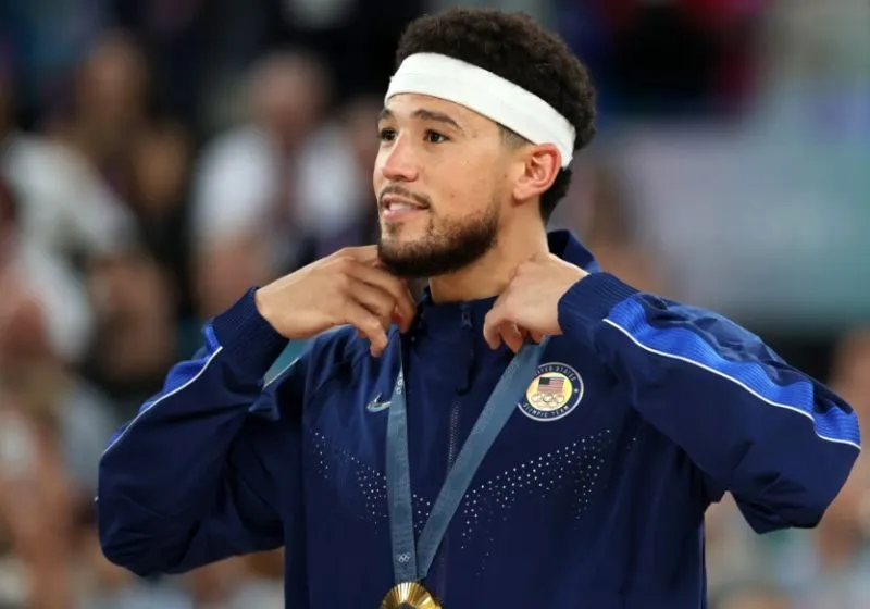 So sánh với các ngôi sao khác: Devin Booker vs Zion Williamson