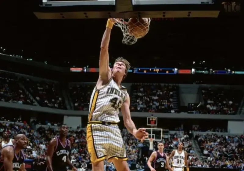 Cầu thủ bóng rổ nào cao nhất thế giới