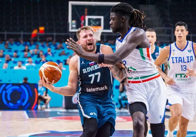 Luka Doncic gánh Slovenia vào tứ kết EuroBasket